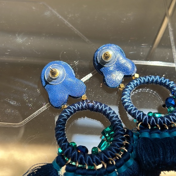 Very cute blue earring - Picture 3 of 3